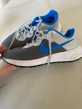 Nike Grey & Blue Kids Running Sneakers